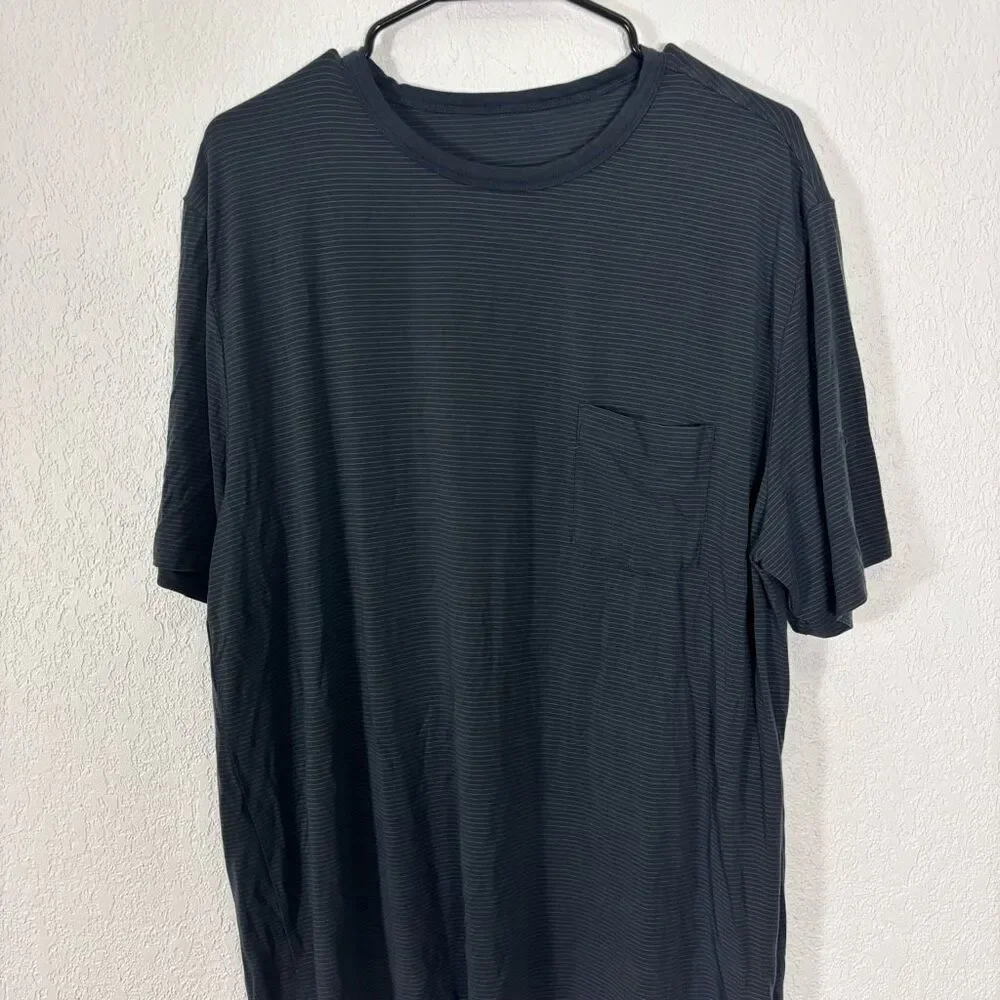 Vuori Black with Grey Striped Linear Tech Pocket Tshirt Size XL - Picture 3 of 7